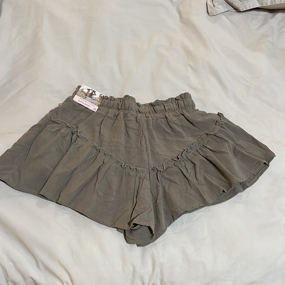 Sincerely Jules Ruffle Shorts - Picture 3 of 4
